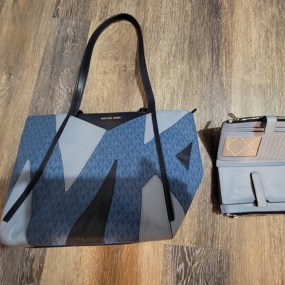 Michael Kors purse and wallet set